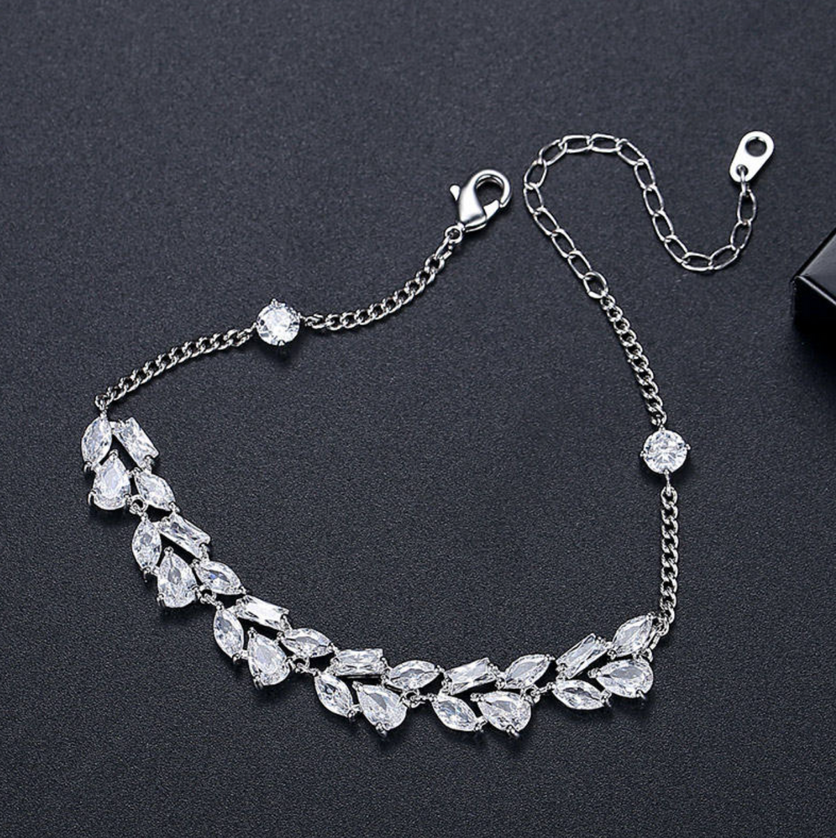 Adjustable Zircon Leaf Bracelet